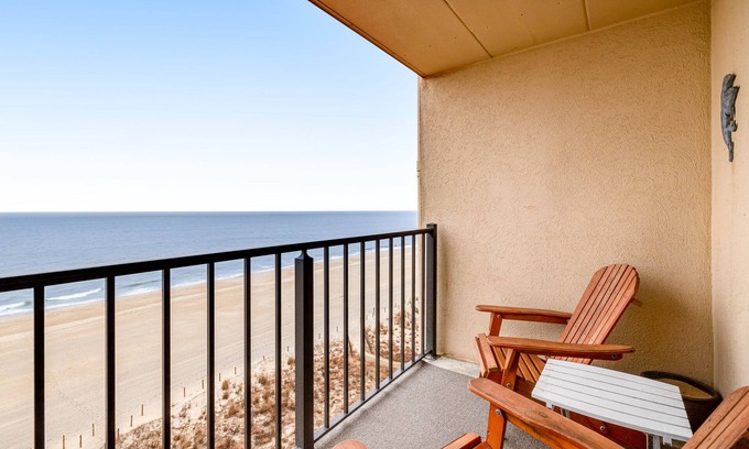 North Ocean City Condo | Convenient Family-Friendly Condo w/Balcony, Shared Pool, Hot Tub and A/C