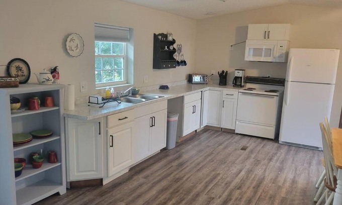 Glenburn Apartment | Convenient Rural Retreat