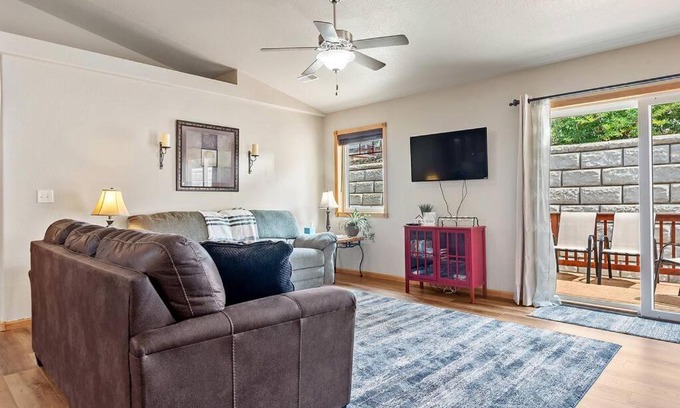 Rapid Valley House | Convenient Townhouse - Near Airport