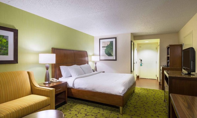 Hopelawn Hotel | Conveniently Located on I-95 | Minutes to Rutgers University | Unit w/Pool