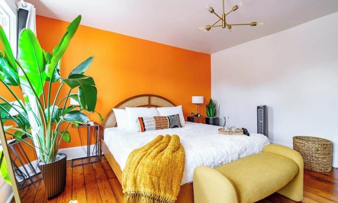 Italian Village House | Convention – Parking Free – Short North - King Bed