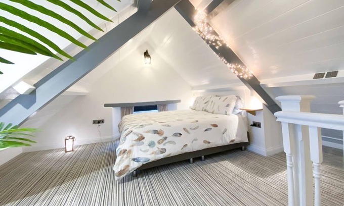 Marhamchurch Cottage | Converted Barn with Superb Sea and Countryside Views