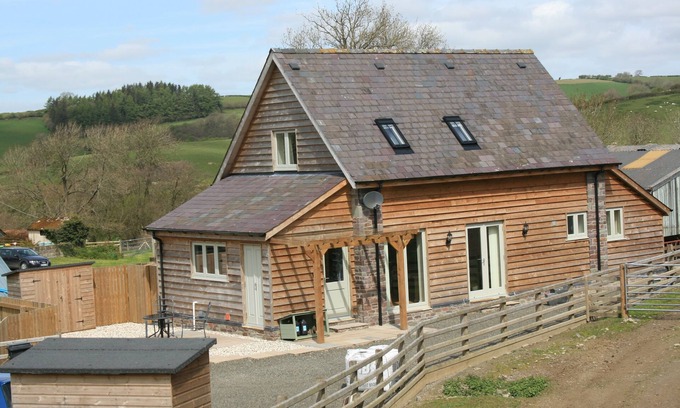 Tirabad House | Converted Detached Barn Dog friendly Set In Lovely Countryside n2 bed, 2bath.