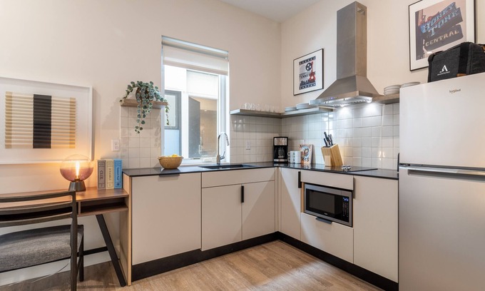 Buena Vista Apartment | Conway D102 by AvantStay | Modern Downtown Studio in Walkable Neighborhood