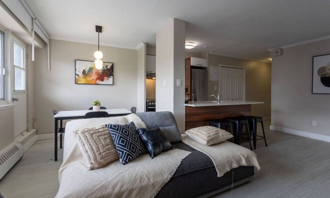 Downtown Montreal Apartment | Cool 1-bedroom apartment
