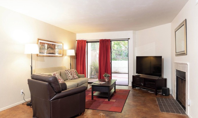 Los Angeles Condo | Cool 2-bedroom Condo in Vibrant Los Angeles
