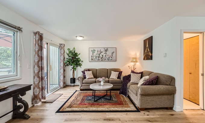 Crossroads Condo | Cool Townhome opp to Crossroads Mall - 5/10 mins to Microsoft, Redmond, Kirkland