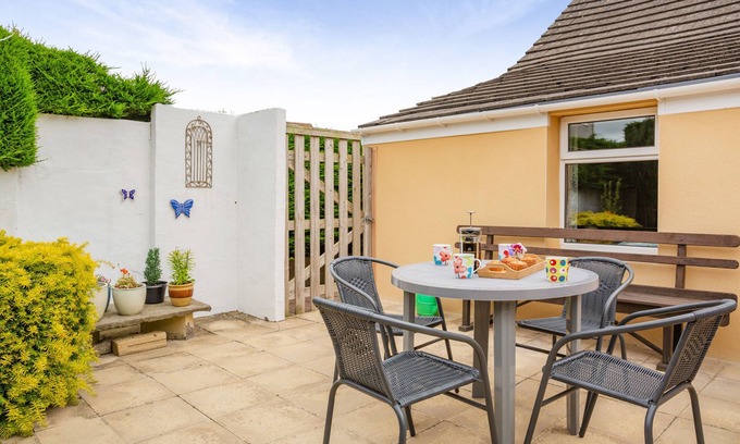 Lowick House | Coomb's Cottage - Two Bedroom House, Sleeps 4