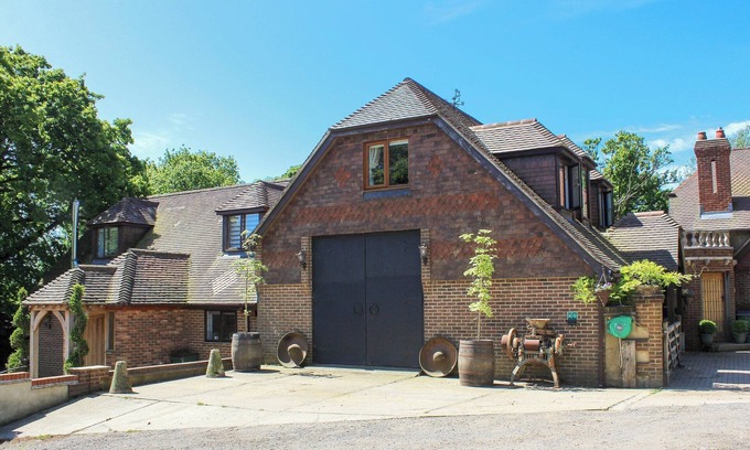 Folkestone Cottage | Coombe Wood Coach House