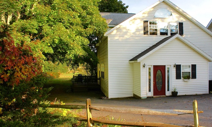 Otego House | Cooperstown Baseball Rentals - CREEKSIDE CHALET