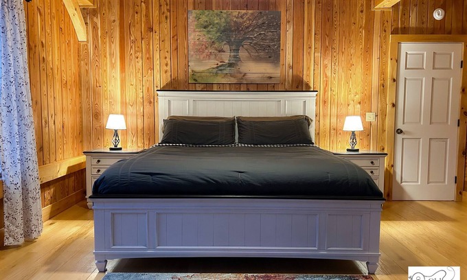 Maryland Cabin | Cooperstown/Oneonta- Sunset Lodge at Old World Village