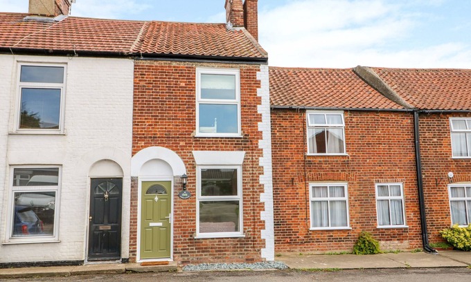 Martham Cottage | COORIE COTTAGE, pet friendly, character holiday cottage in Martham