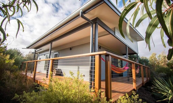 Bonney Cabin | Coorong Cabins - Pelican Cabin