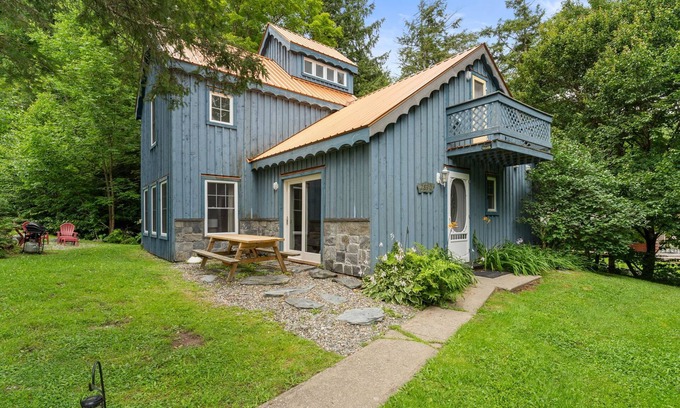 Jeffersonville Ski Chalet | Copper Roof - Escape for Families & Furry Friends
