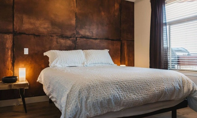 Central Okanagan Condo | Copper Sky | 1 Bed with Hot Tub, Gym & Sauna