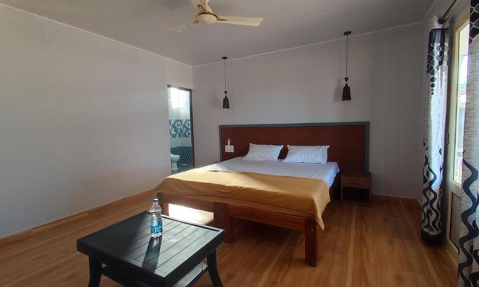 Murudeshwara Bed & Breakfast | Coral Beach Cottage