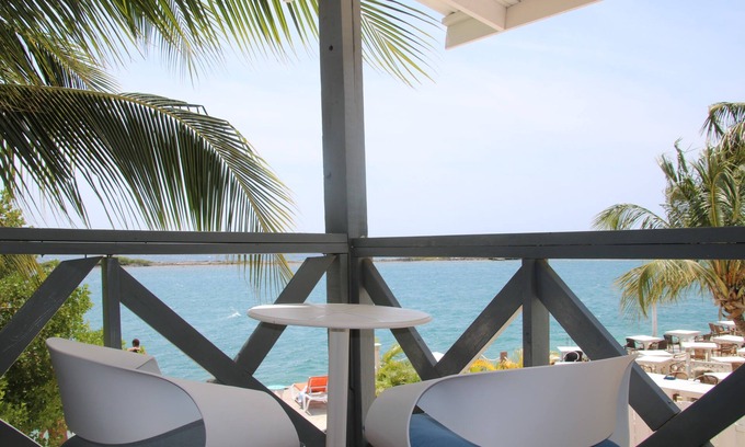 De Bruynewijk Hotel | Coral Reef Beach Aruba