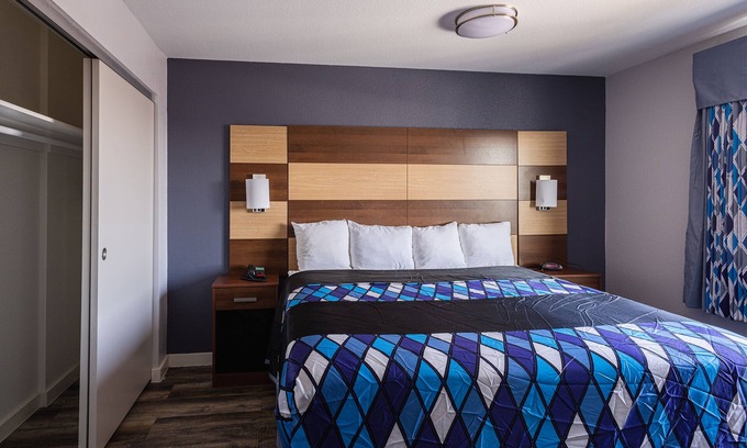 Inver Grove Heights Hotel | Coratel IGH - Deluxe 1 King Suite NS
