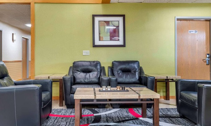 River Falls Hotel | Coratel Inn and Suites By Jasper Riverfalls - Deluxe 2 Queen Bed NS