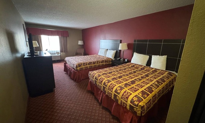 Oklahoma City Hotel | Coratel Inn & Suites Santa Fe OKC Deluxe 2 Double Beds Smoking