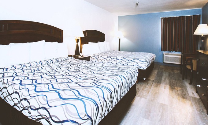Park City House | Coratel Inn & Suites by Jasper Park City - Wichita North - SQBNS