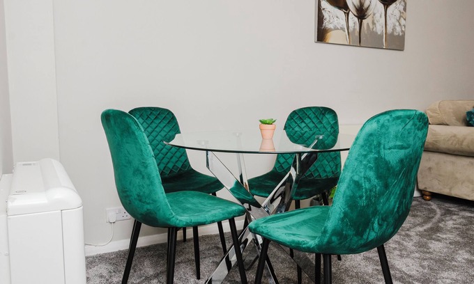 Corby House | Corby-2 Bedroom-1Bathroom-Parking - Upto 5 guests