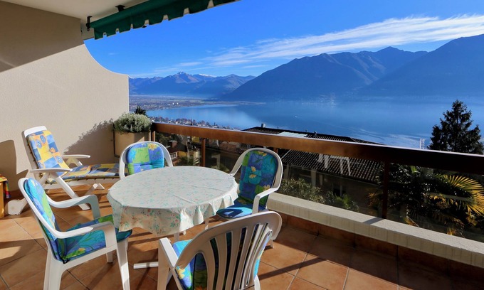 Orselina Apartment | Corner apartment on the 2nd floor for 1-4 persons.