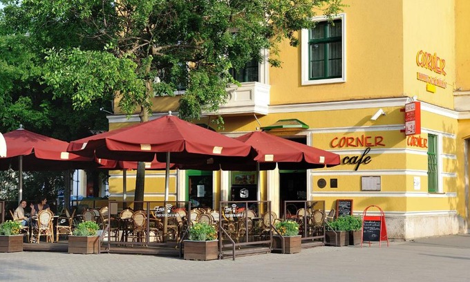 Dunaujvaros Hotel | Corner Hotel & Kávéház