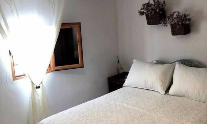 Iznatoraf House | Corner House