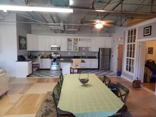 Salisbury Apartment | Corner loft with river views