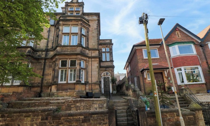 Scarborough City Centre House | CORONATION HOUSE, pet friendly, with hot tub in Scarborough