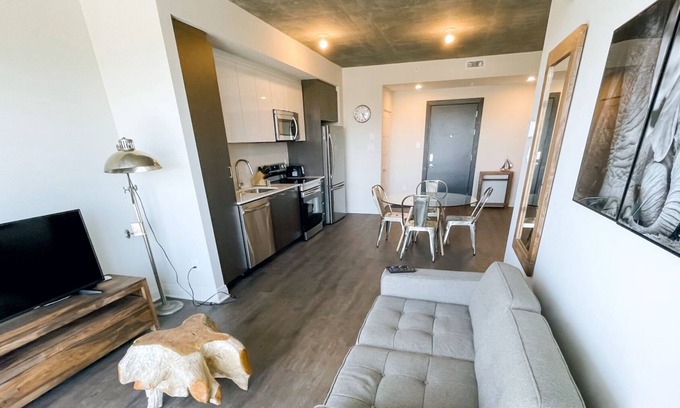 Saint-Laurent Apartment | Corporate Stays | Monarc | Brand New 1 BR