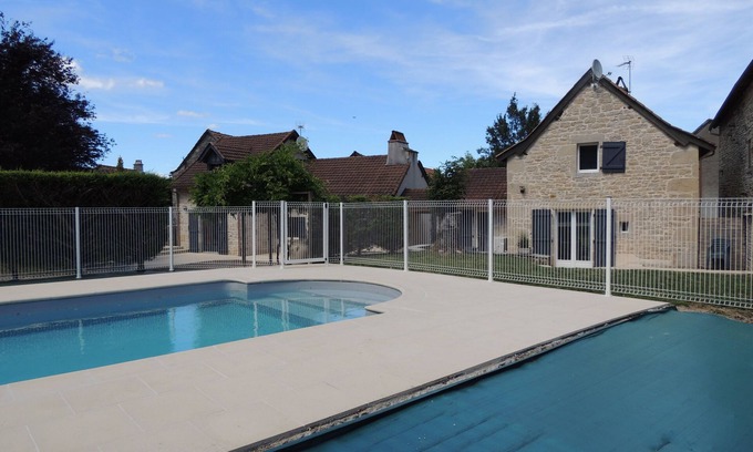 Vailhourles House | CORPS DE FERME - 2 GITES - PRIVATE SWIMMING POOL