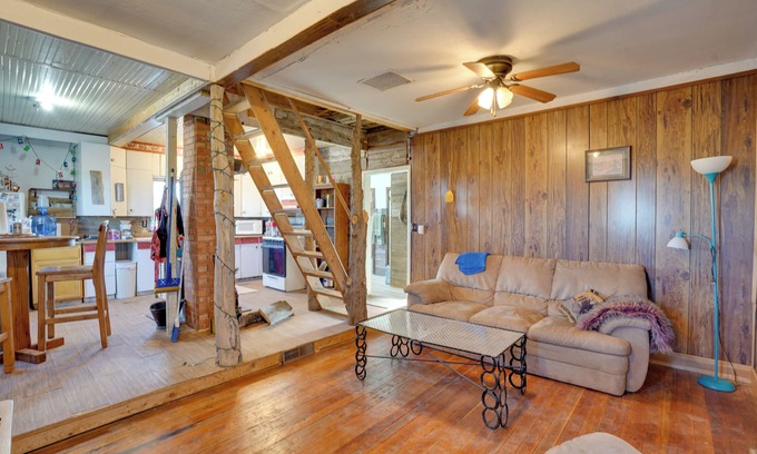 Lindsay Cottage | Corral Creek Cow Camp: Pet-friendly Circle Cabin
