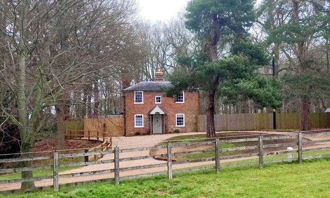 Boxted Cottage | Cosgrove Cottage is nestled on the beautiful and secluded Langham Hall Estate