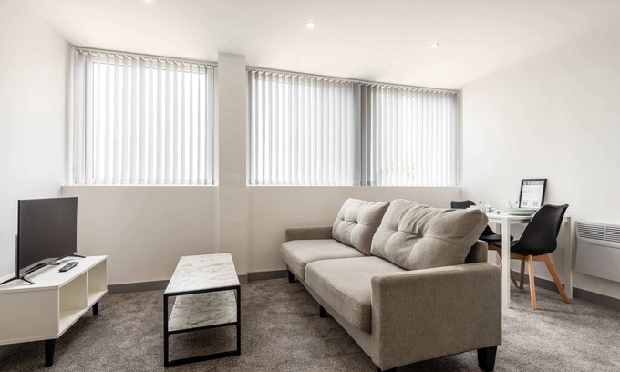 Yeadon Apartment | Cosy 1 Bedroom Yeadon Apartment