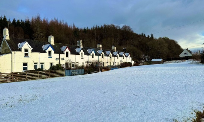Cairnbaan Cottage | Cosy 2 Bedroom Cottage Sleeping 6 with Wood Burner