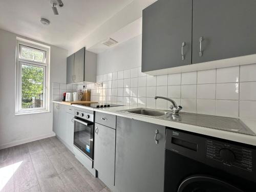 Woodberry Down Apartment | Cosy 2 bedroom Flat in Manor House