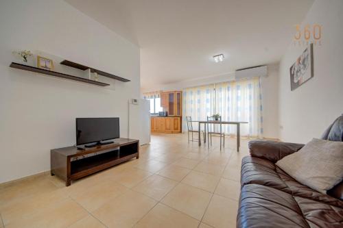 Siggiewi Apartment | Cosy 2BR penthouse with private balcony by 360 Estates