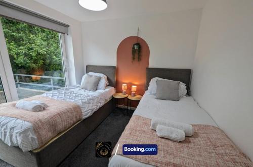 Bolton Apartment | Cosy 3-Bed Home, Free Parking & WiFi