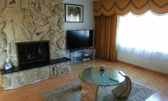 Darien House | Cosy 4 Bdr. House with Spacious Yard