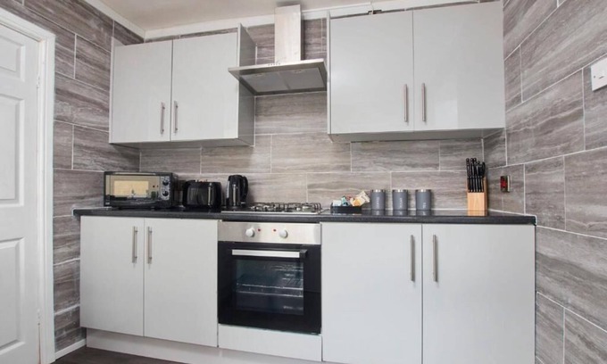 Goole House | Cosy 4-Bedroom House with Free Parking