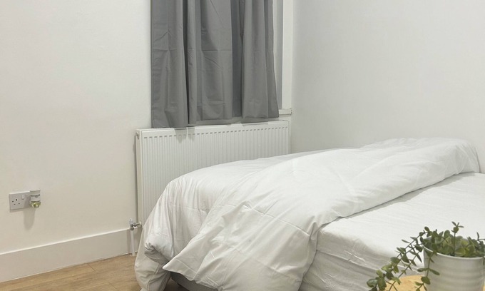Marlborough House | Cosy and lovely 3 bed house in London Harrow