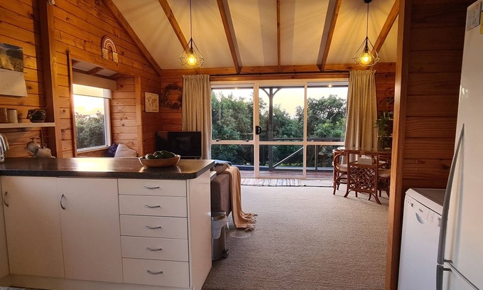 Ohauiti Cottage | Cosy and Quiet Rural Cottage Close to the City