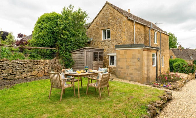 Ebrington Cottage | Cosy and welcoming holiday cottage - Clare's Cottage