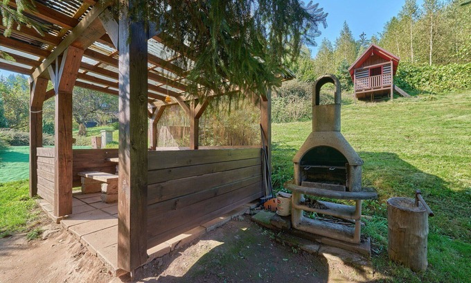 Starkov Villa | Cosy apartment in villa for 4 guests with WIFI, pool, TV, patio, pets allowed and parking