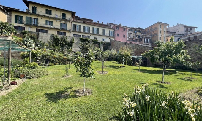 Montechiaro dʼAsti Apartment | Cosy apartment for 2 people with WIFI, A/C, TV, patio and pets allowed
