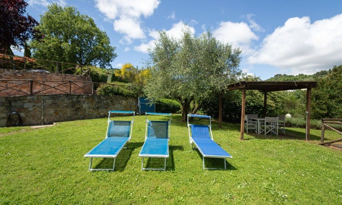 Greve in Chianti House | Cosy apartment in villa for 8 people with WIFI, pool, TV, patio and pets allowed