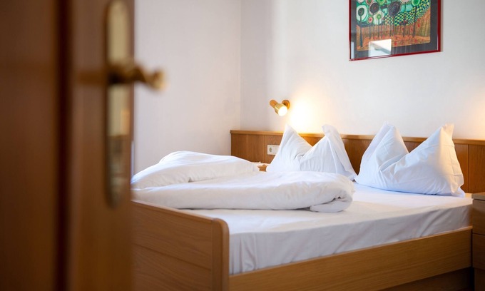 Lajen Apartment | Cosy Apartment 5 "Zur Sonne" with Mountain View, Garden & Wi-Fi