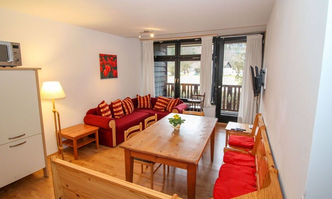 Muhldorf Apartment | Cosy apartment for 8 people with WIFI, TV and balcony